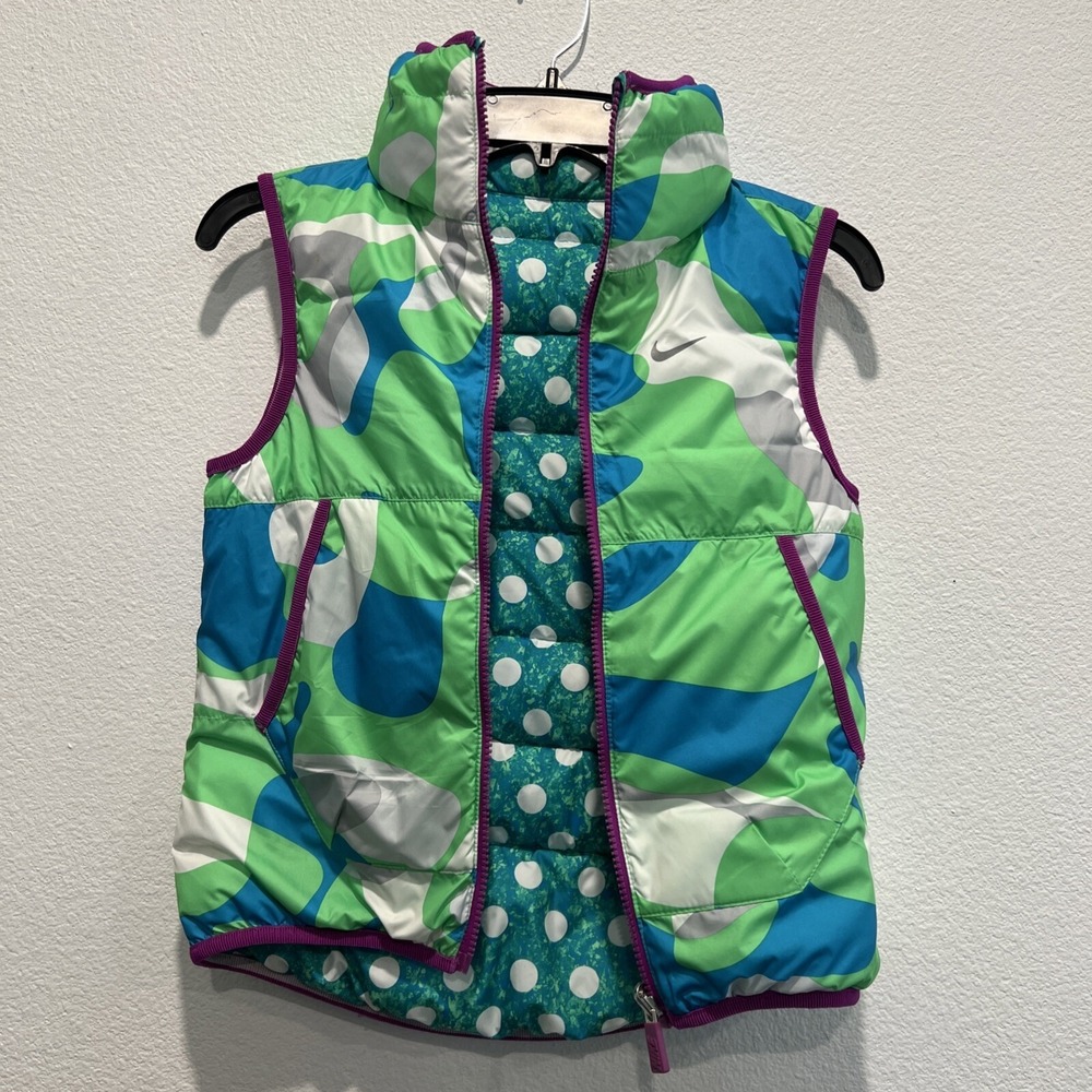 Nike Alliance Graphic Reversible Puffer Vest Girls Size Small Camo & Polka Dots